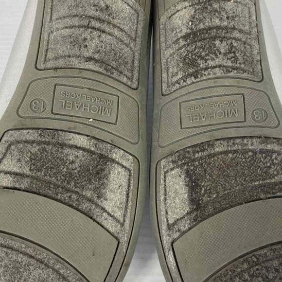 Michael by Michael Kors Girls sz 13 Olympia Silver Flats - Picture 2 of 7